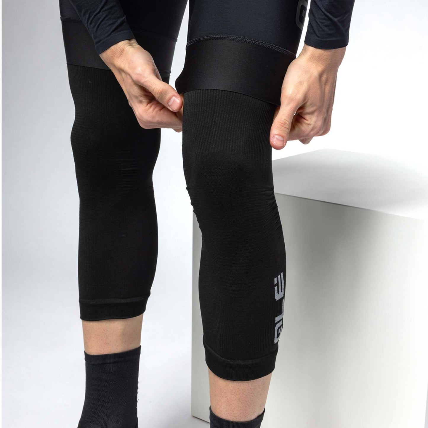 Ale Clothing Seamless Kneewarmers