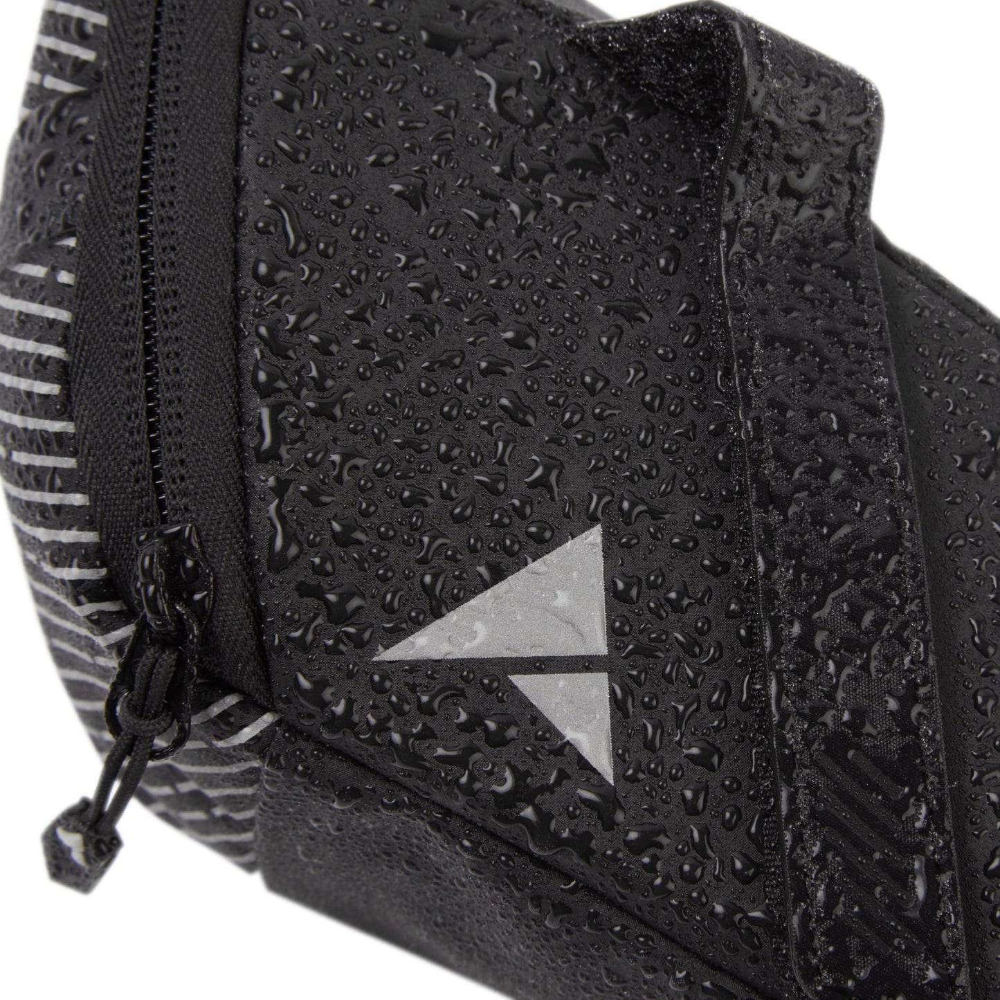 Altura Nightvision Large Saddle Bag 2022: BLACK