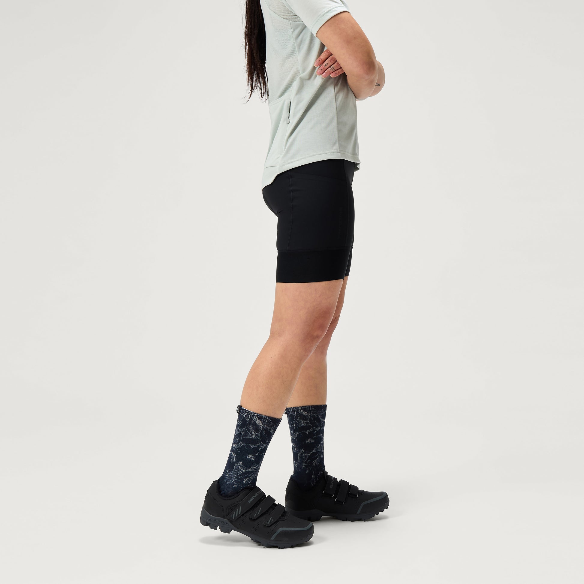 Endura Women's Loop Waist Short — view 11