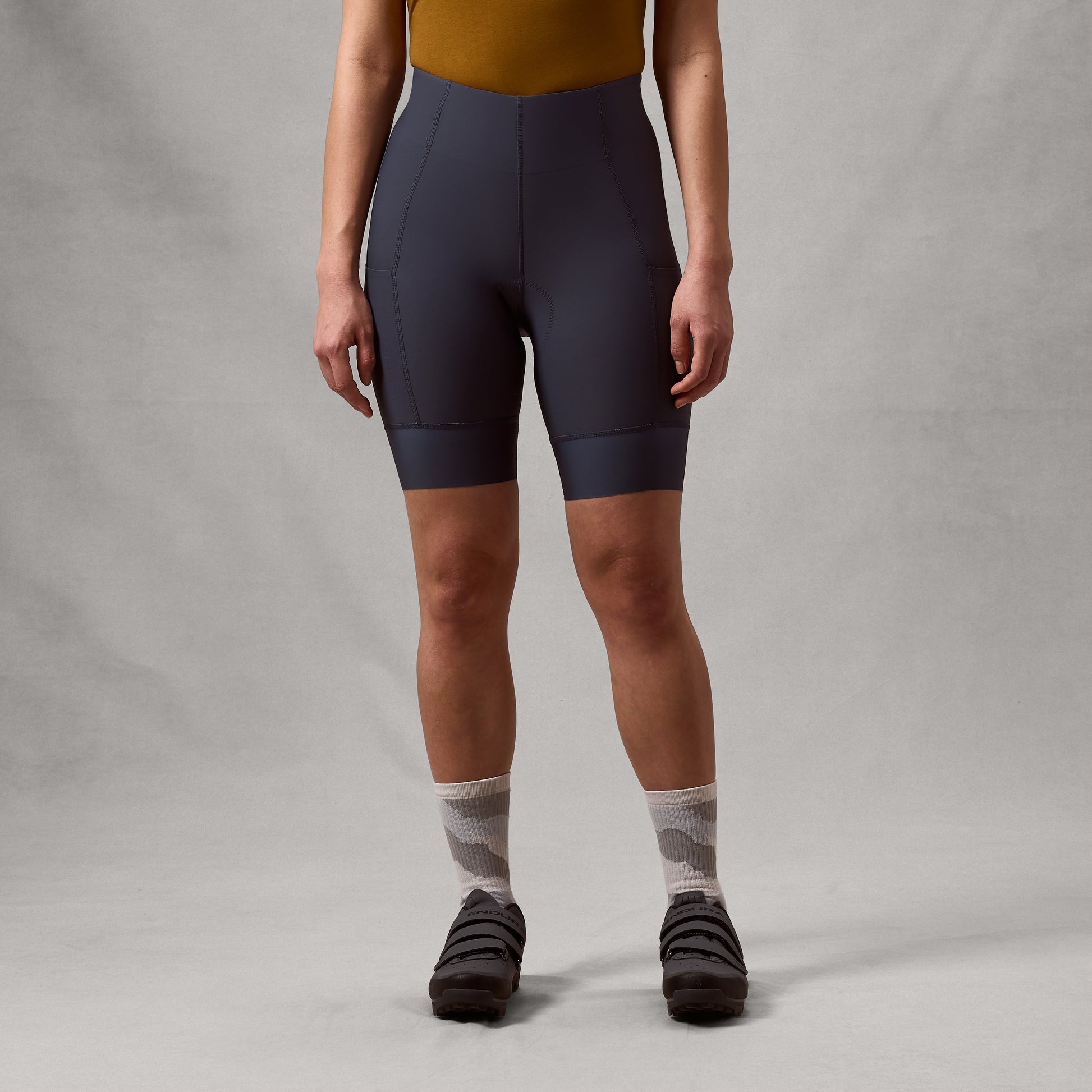 Endura Women's Loop Waist Short — view 2