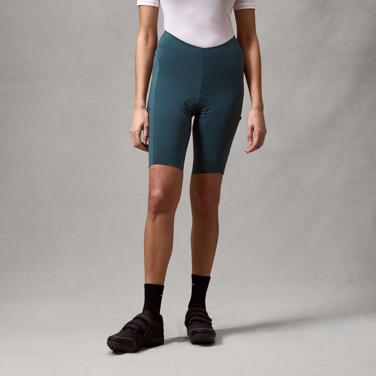 Endura Women's AllTrack Ride Waist Short — view 2