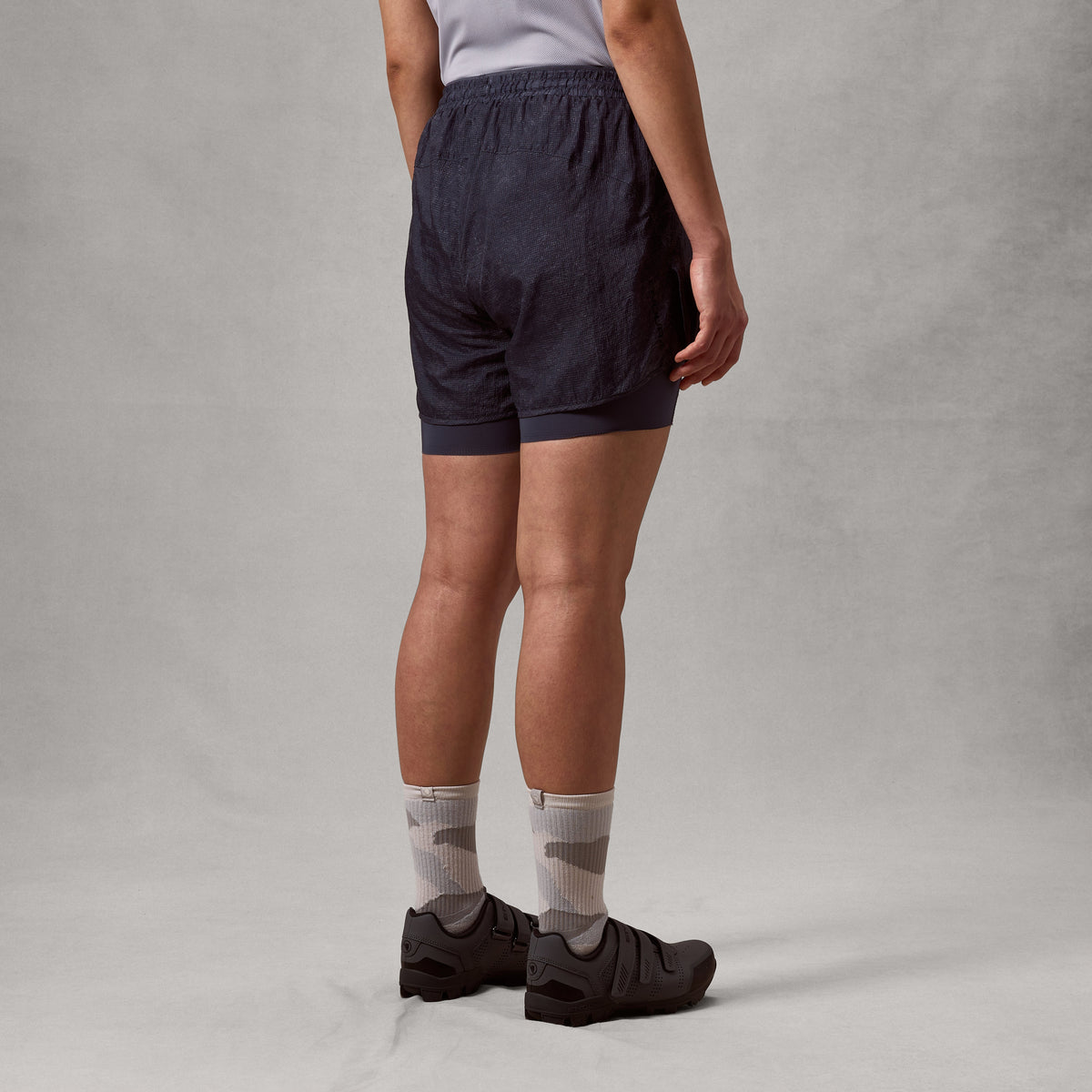 Endura Women's AllTrack Lite Lined Short — view 4