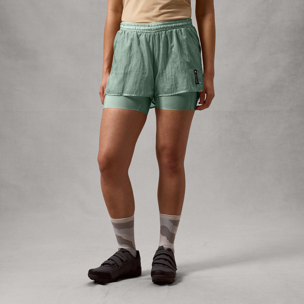 Endura Women's AllTrack Lite Lined Short — view 15