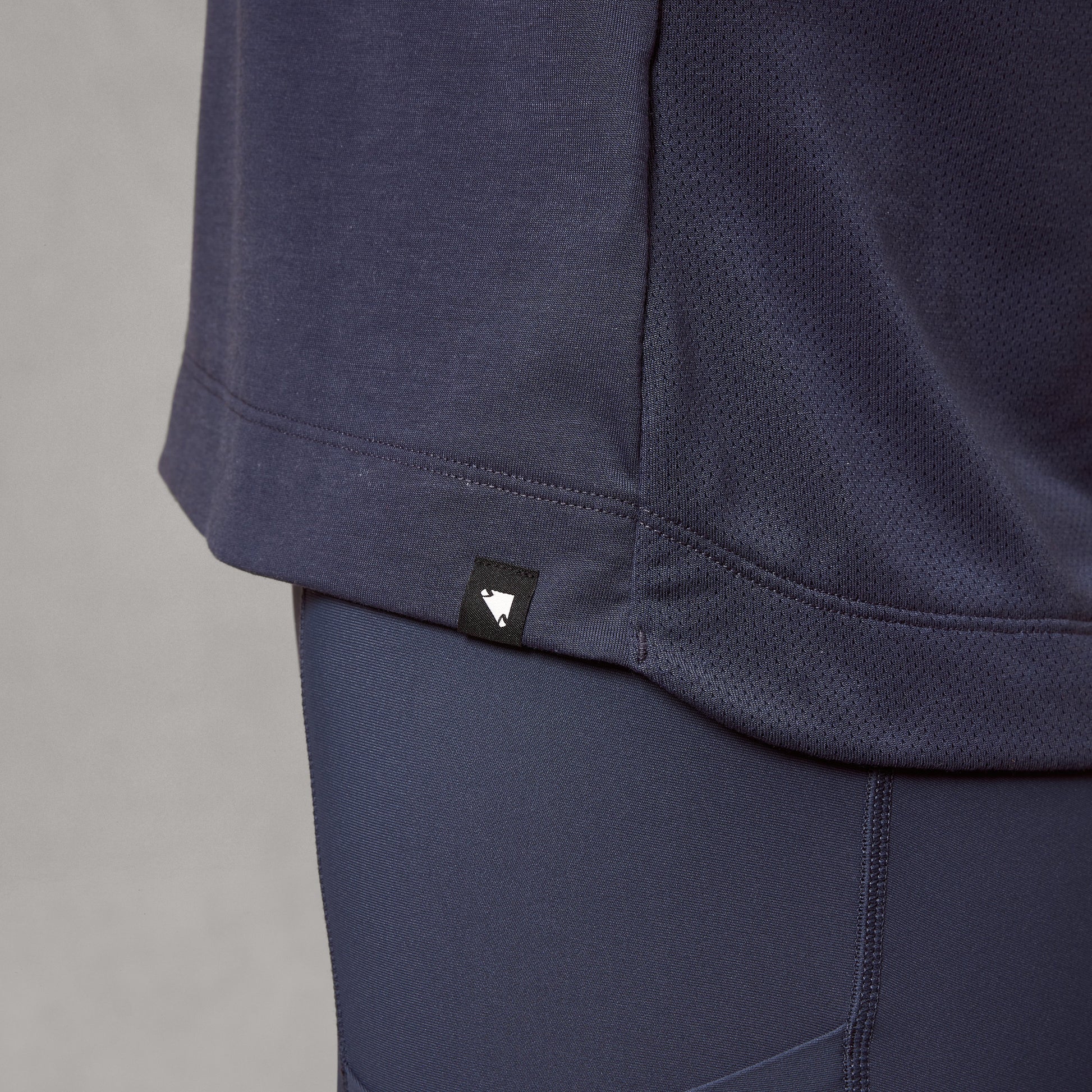 Endura Women's Loop Tech Tank — view 7