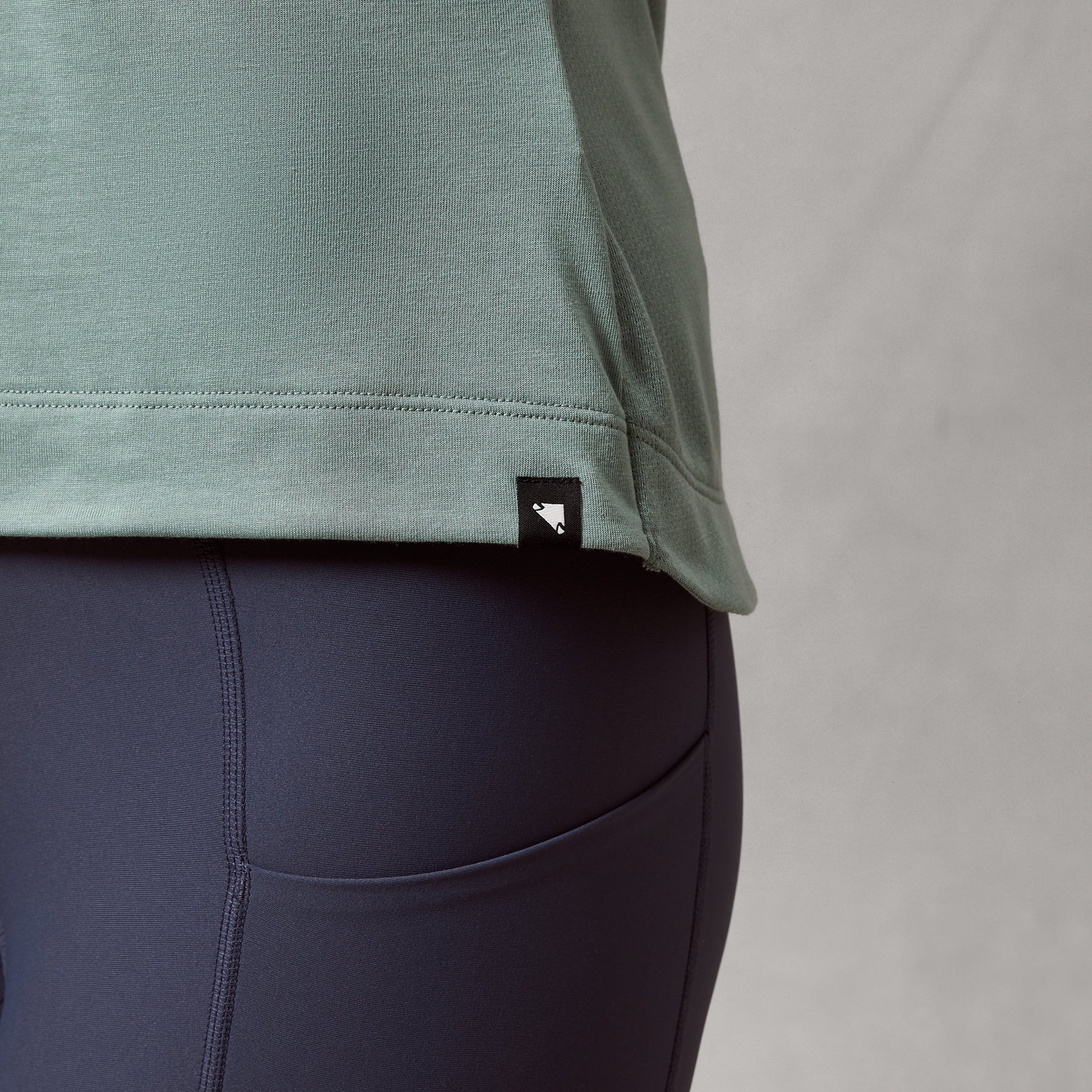 Endura Women's Loop Tech Tank — view 23