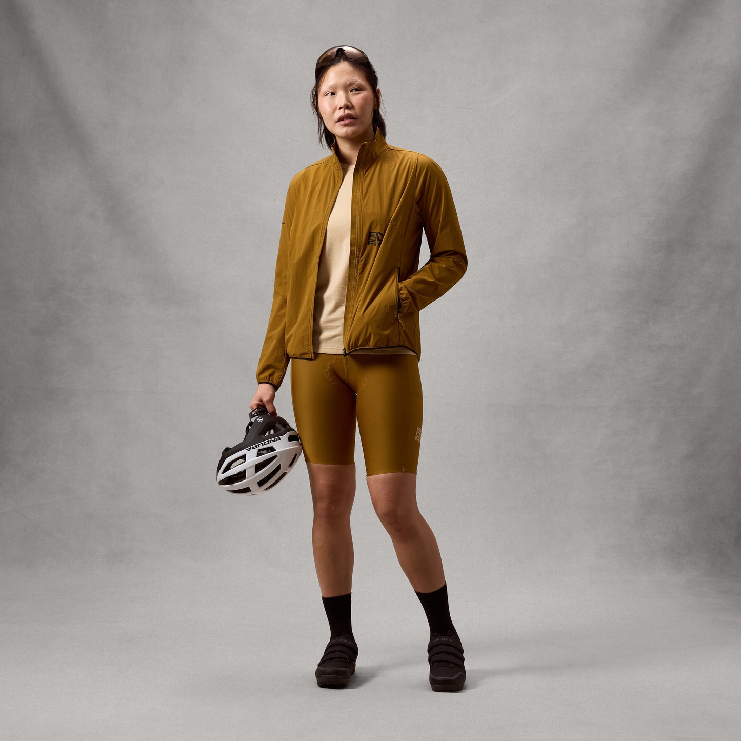 Endura Women's AllTrack Ride Packable Jacket — view 9