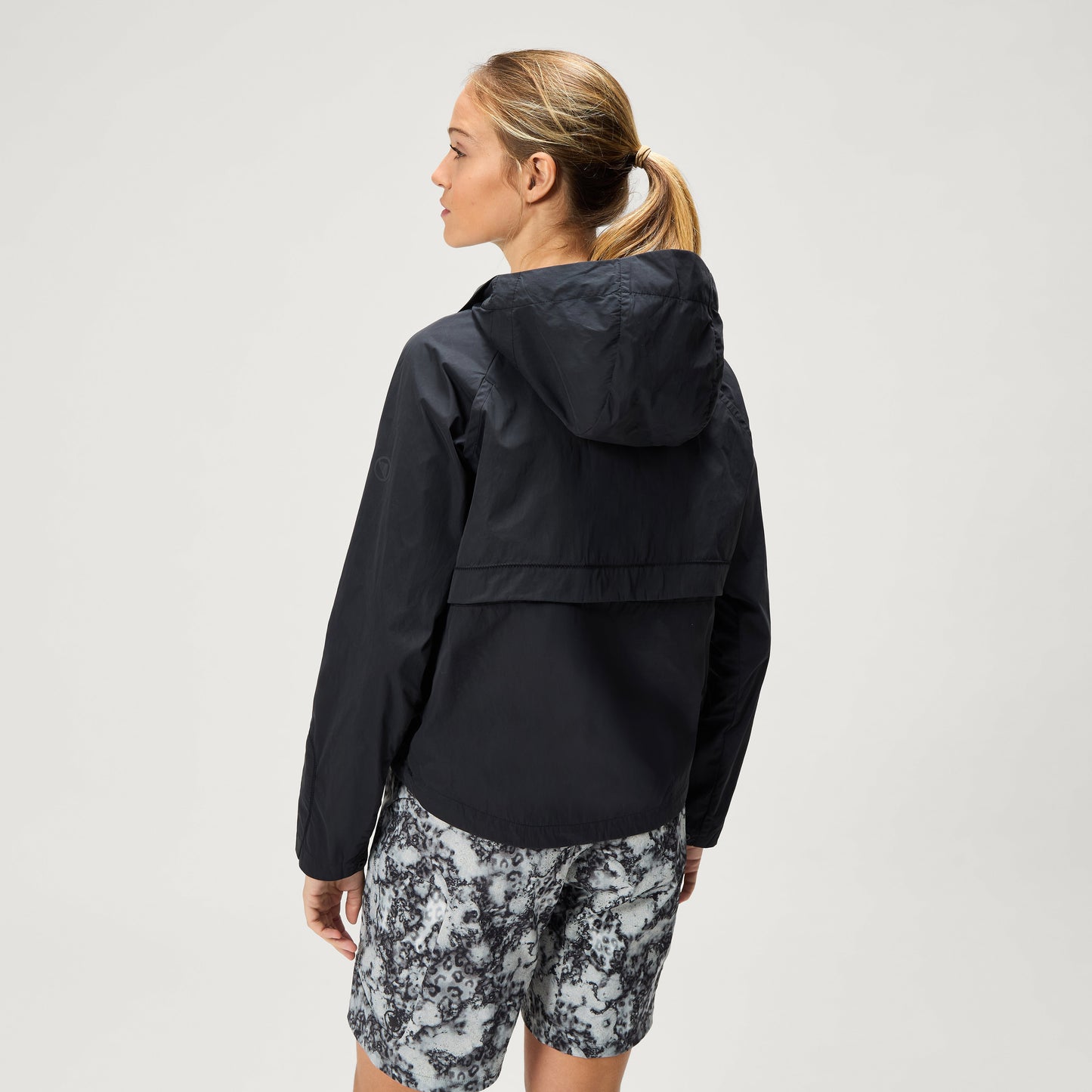 Endura Women's Sultrac Breathable Lightweight Jacket — view 12