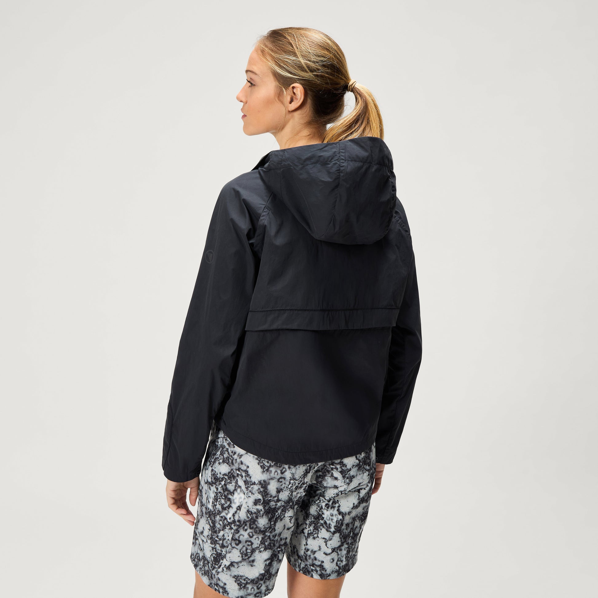 Endura Women's Sultrac Breathable Lightweight Jacket — view 12