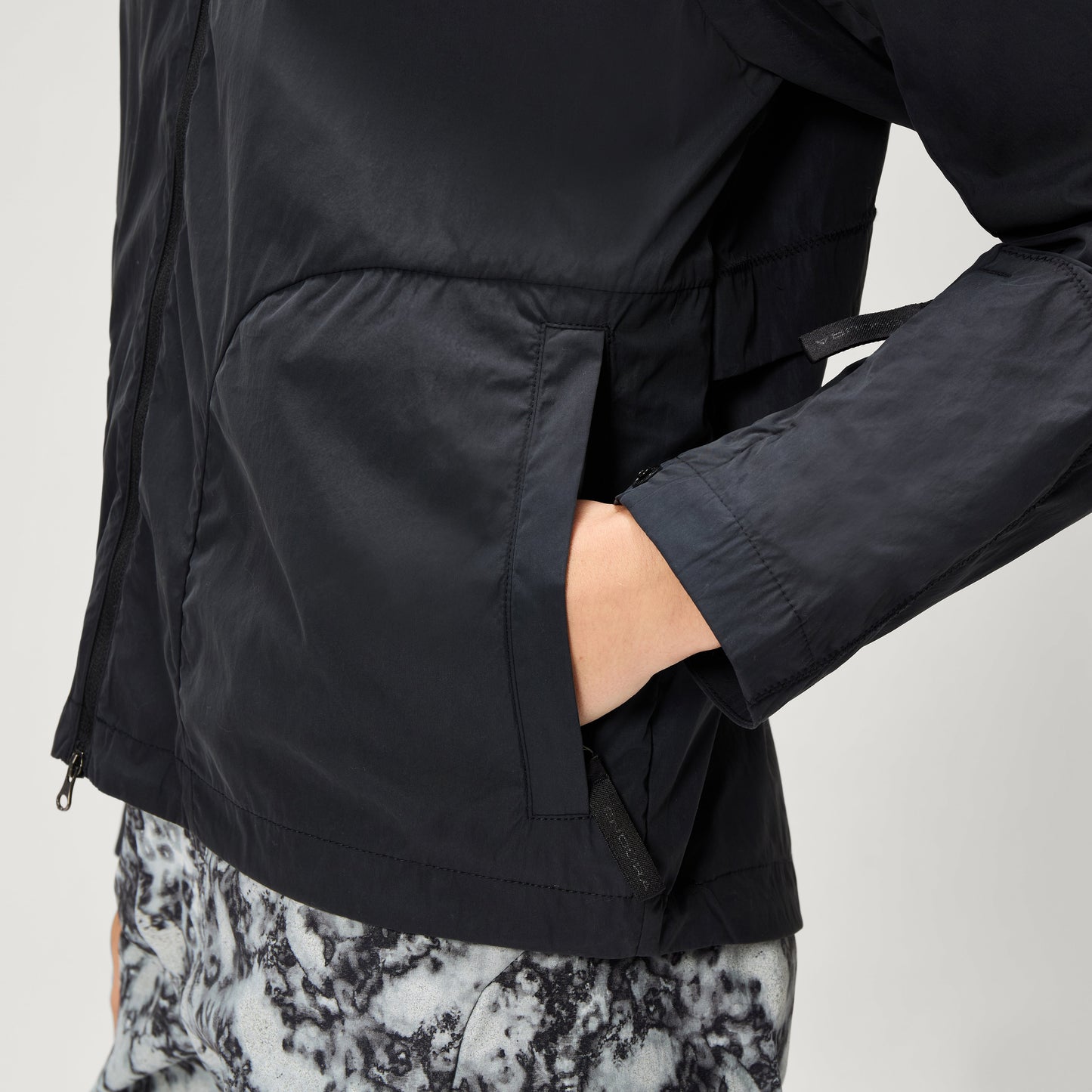 Endura Women's Sultrac Breathable Lightweight Jacket — view 16