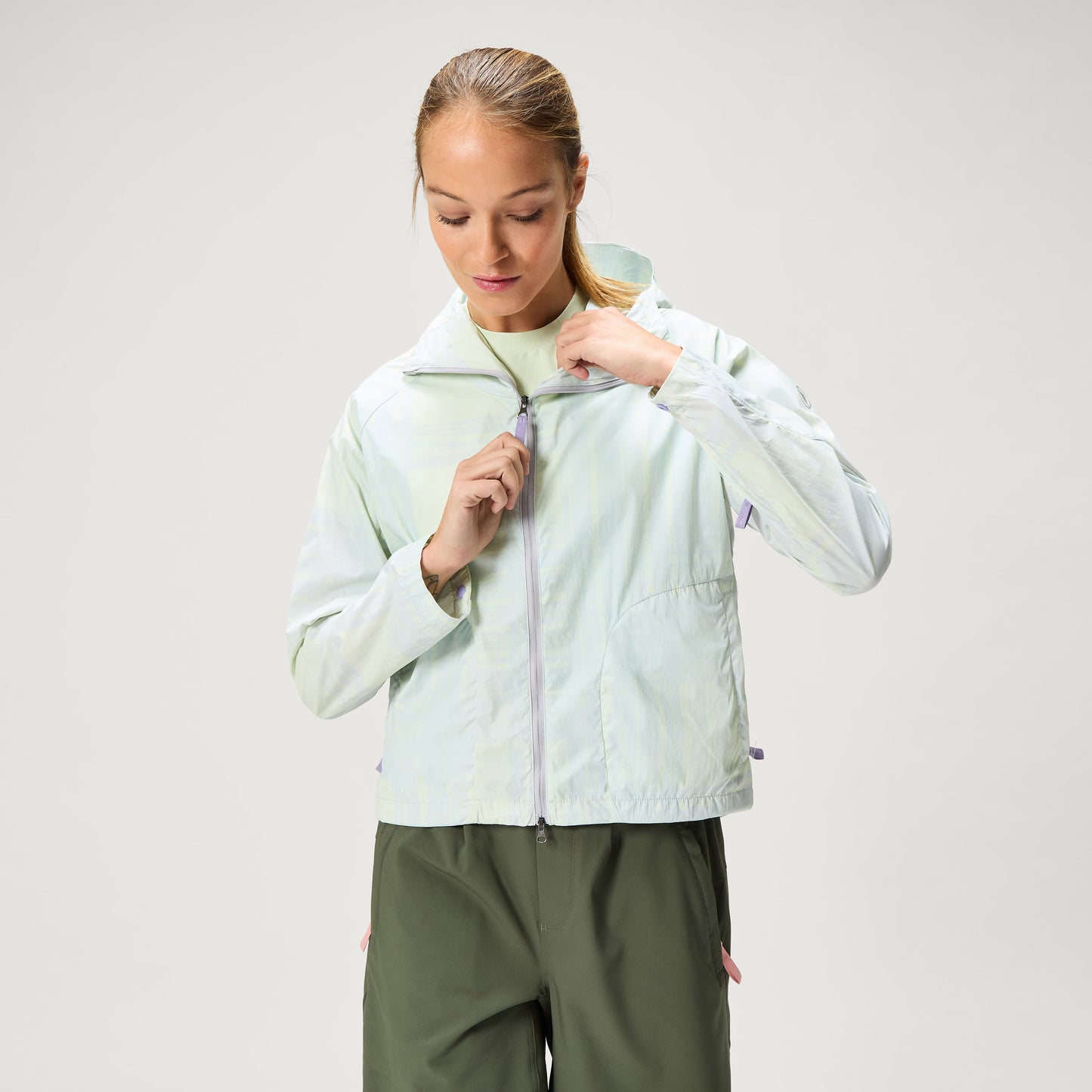 Endura Women's Sultrac Breathable Lightweight Jacket — view 2