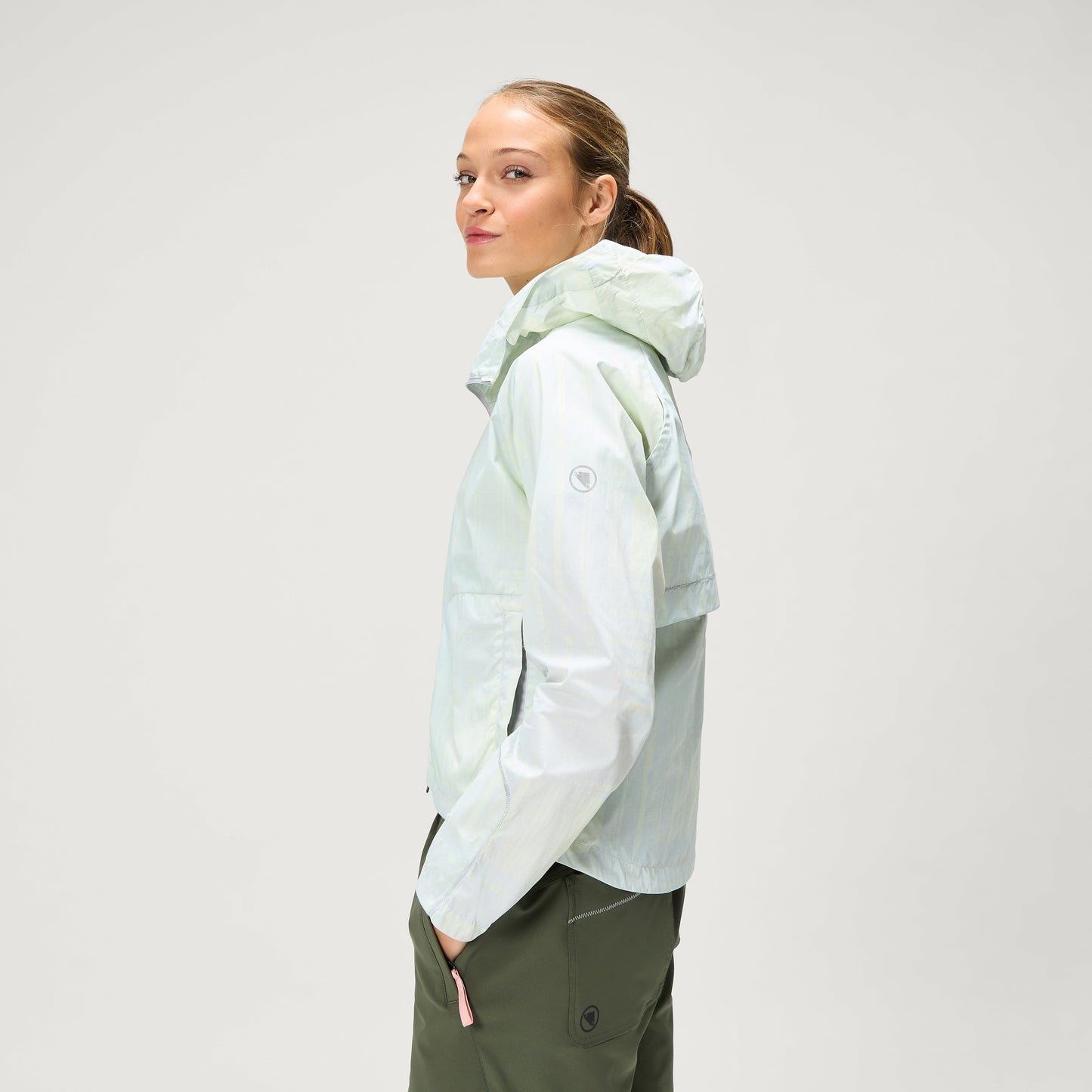 Endura Women's Sultrac Breathable Lightweight Jacket — view 3