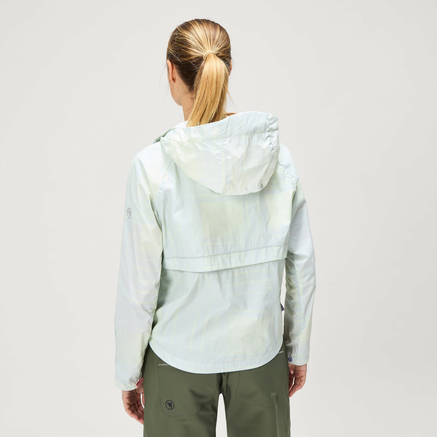 Endura Women's Sultrac Breathable Lightweight Jacket — view 4