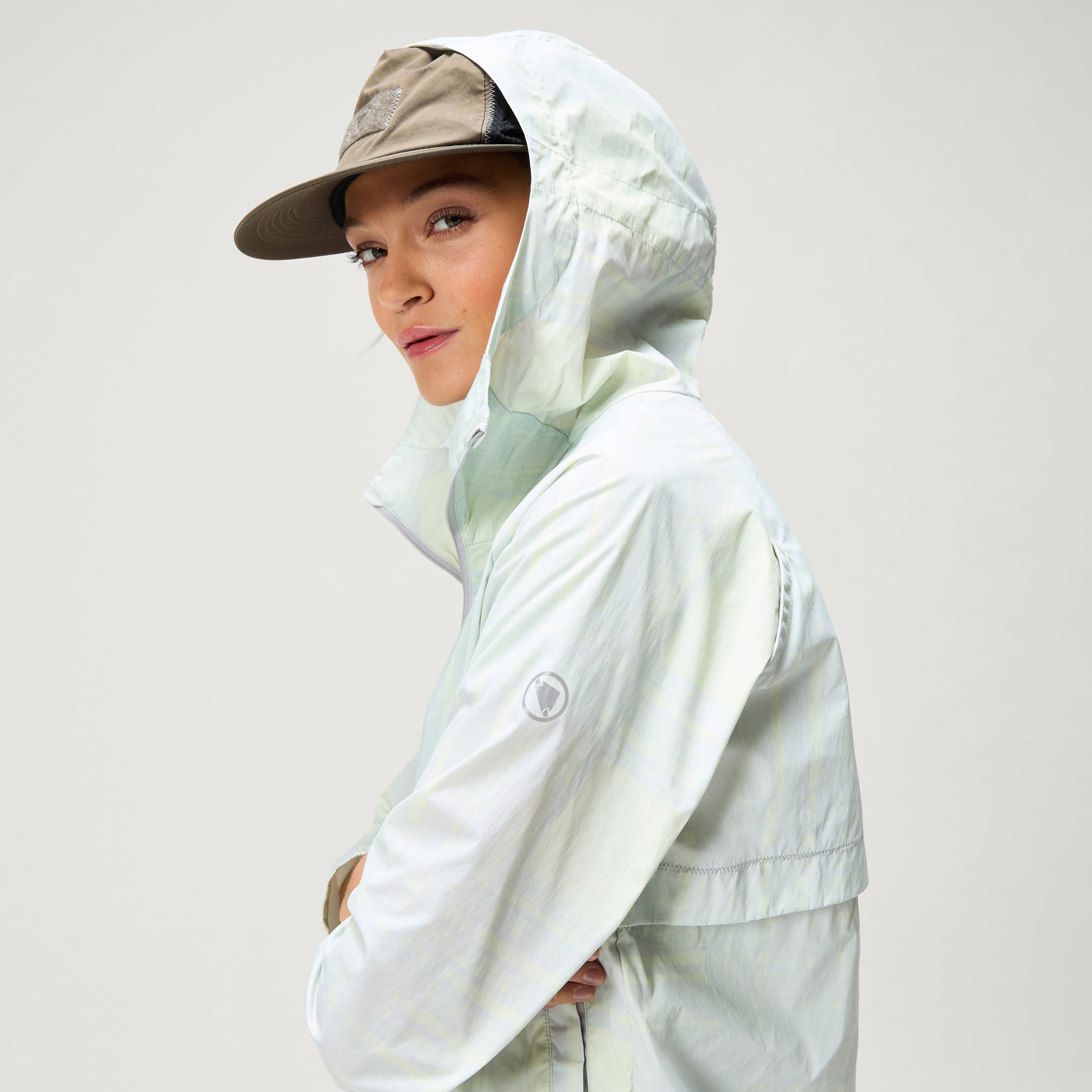 Endura Women's Sultrac Breathable Lightweight Jacket — view 8