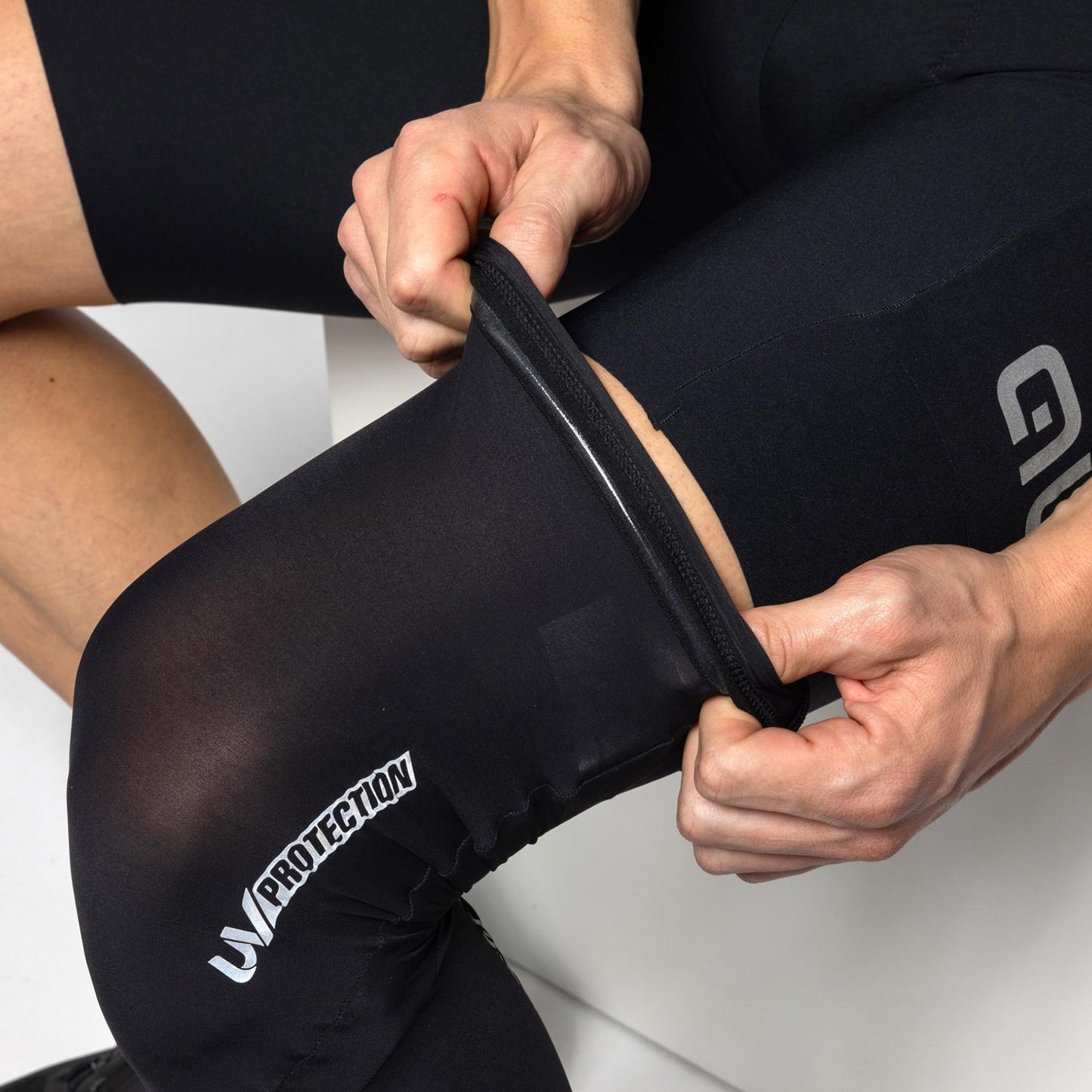 Ale Clothing Estate Knee Band