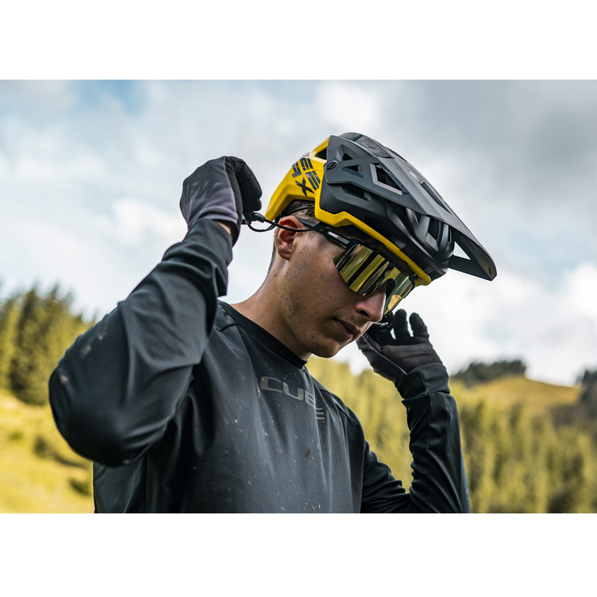 Mavic Deemax Pro Mips Yellow/Black Helmet