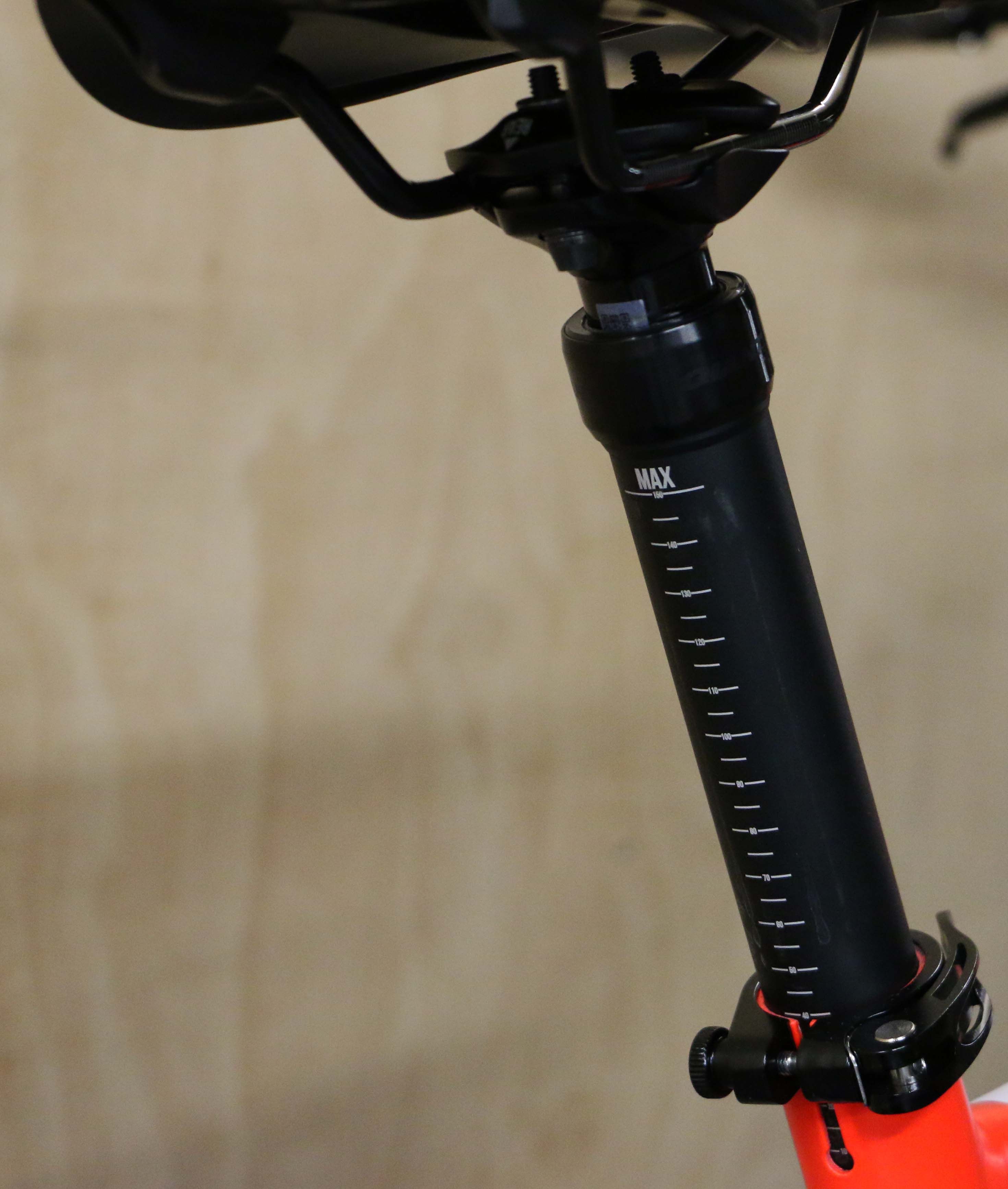 Giant Contact Switch Dropper Seatpost £99.99 Seatposts Adjustable Dropper Cyclestore