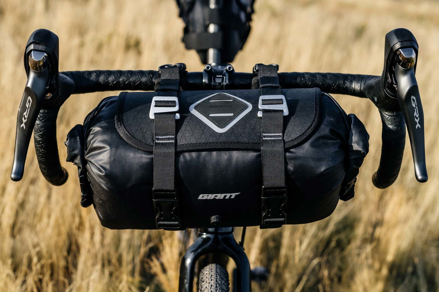 Giant H2Pro Handlebar bag | waterproof, roll-top closure