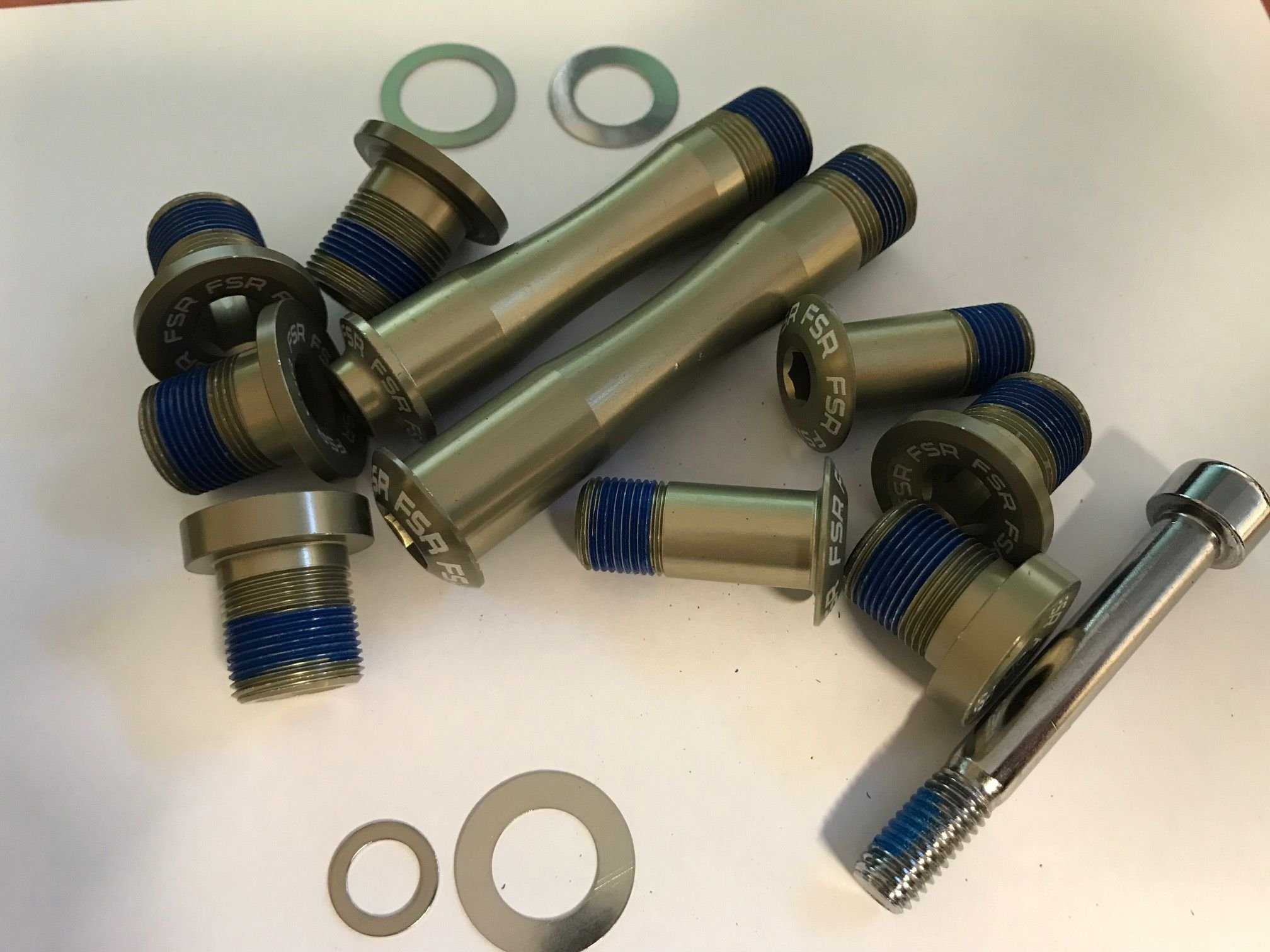 Specialized enduro discount bolt kit